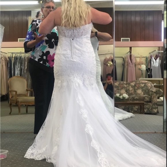 Maggie Sottero Wedding Gown - Fit and Flare, Strapless, and Sweetheart Neckline - Picture 6 of 7